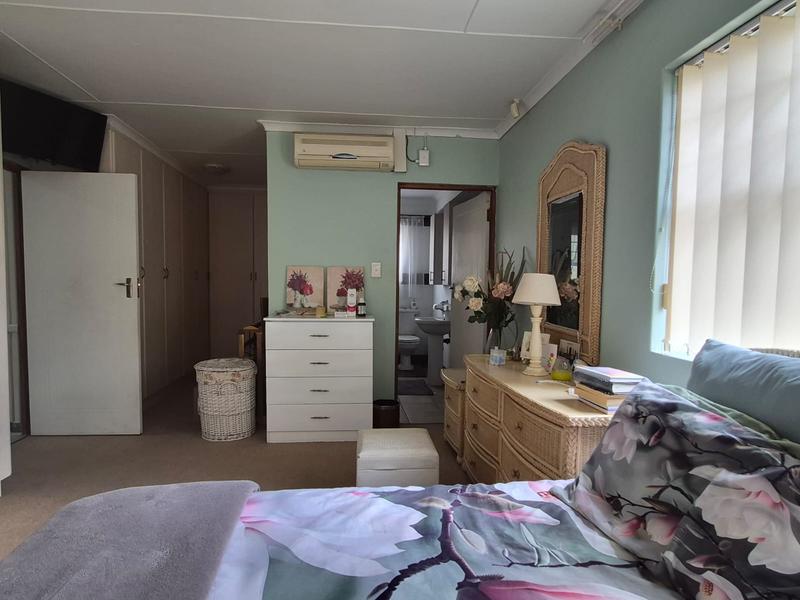 4 Bedroom Property for Sale in Hartenbos Heuwels Western Cape